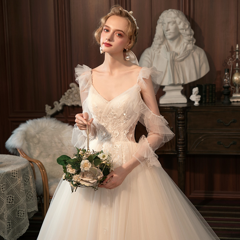 French main wedding dress 2021 Summer new simple court long sleeves, thin princess puffy skirt, wedding dress out, net red French main wedding dress 2021 Summer new simple court long sleeves, thin princess puffy skirt, wedding dress out, net red