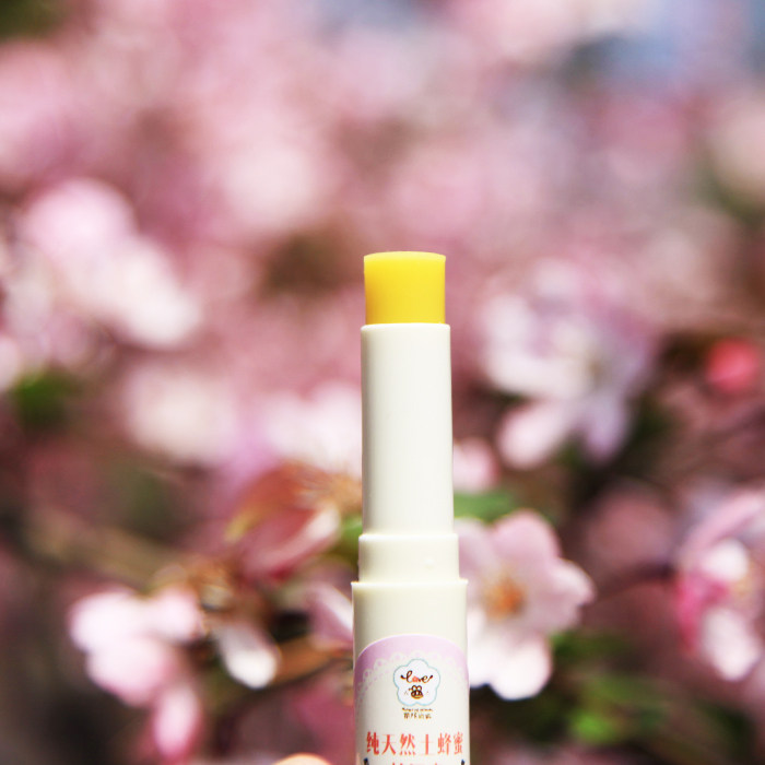 花期蜜语天然手作土蜂蜜蜂蜡护润唇膏淡化唇纹孕妇儿童可用在类目 传统滋补营养品, 蜂产品, 其它蜂产品中 - 来自Buy2taobao.com提供专业的淘宝代购服务
