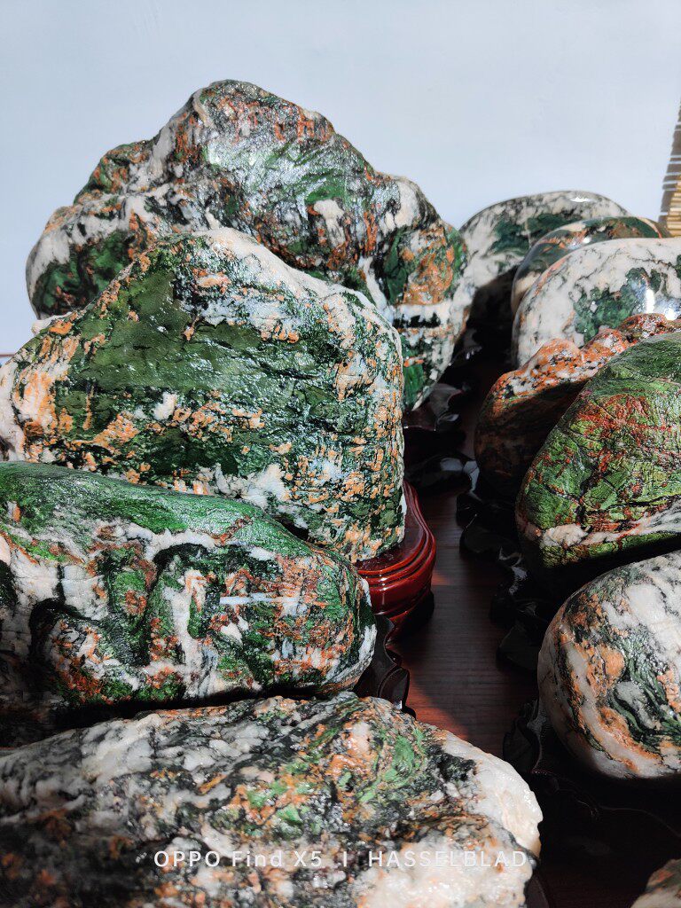 天然奇石青海七彩石兰州七彩石七彩玉原石摆件观赏石收藏新中式