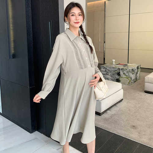 孕妇秋季连衣裙半开扣设计感