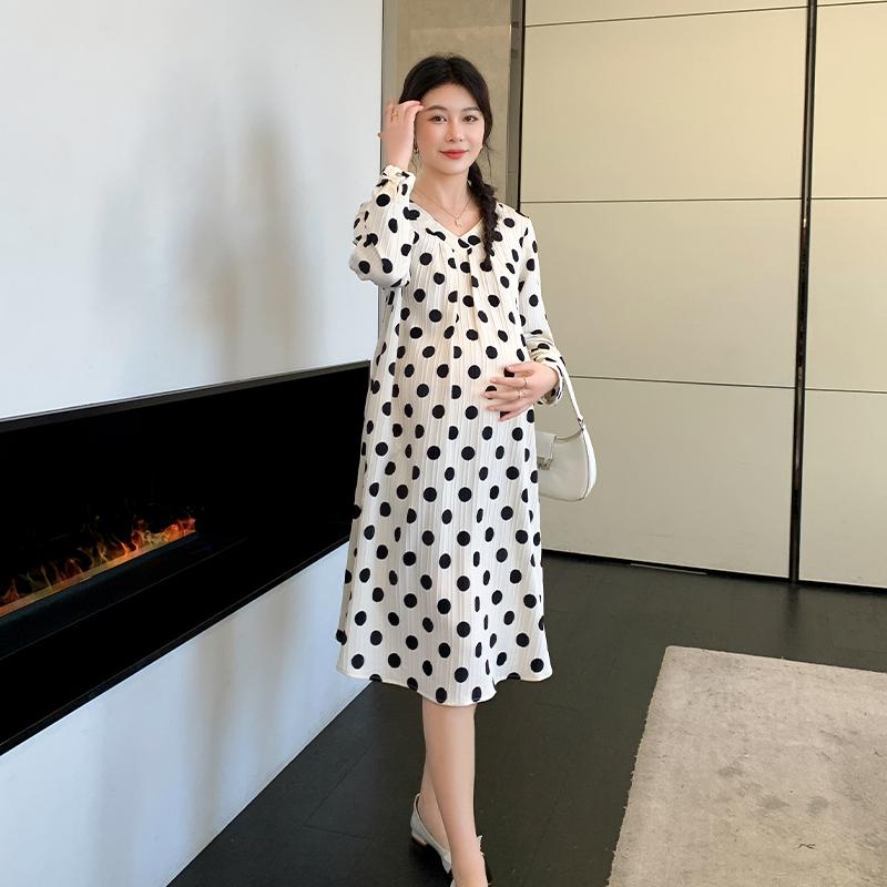 孕妇连衣裙秋季宽松大码春秋款2025新款高品质孕妇装夏季波点裙子