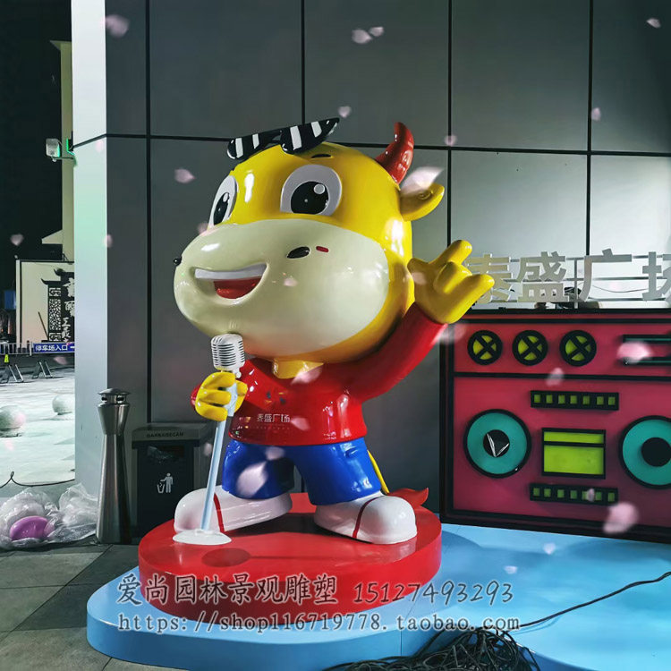 定做玻璃钢彩绘卡通动漫麦霸小牛雕塑公园音乐广场KTV雕塑摆件