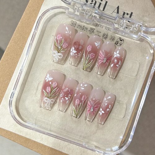 穿戴甲手绘郁金香蝴蝶轻奢高级感