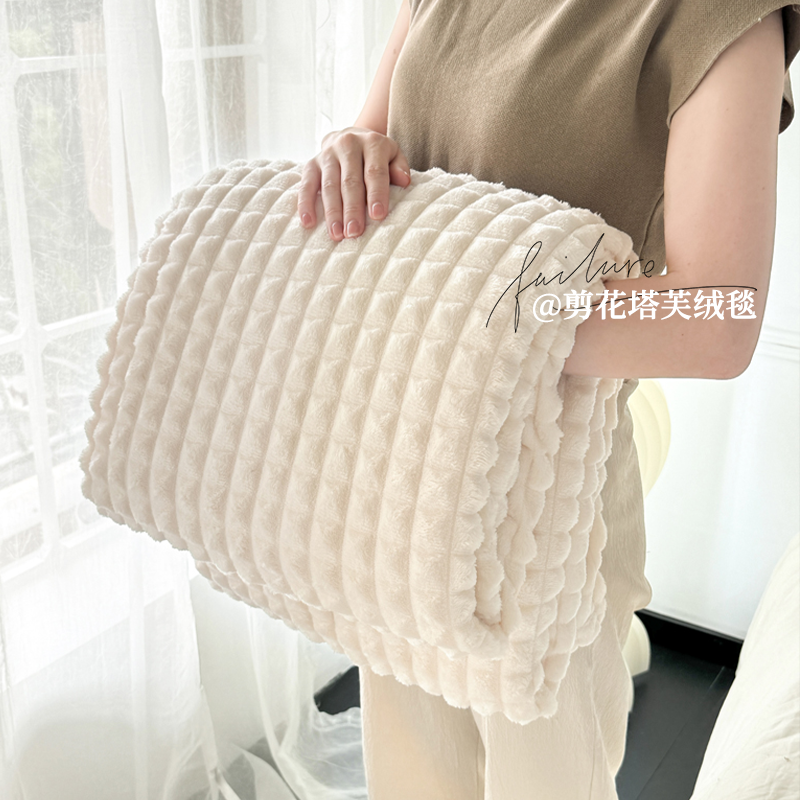 牛奶绒毛毯夏季薄款办公室午睡毯空调沙发盖毯子珊瑚绒小被子加厚