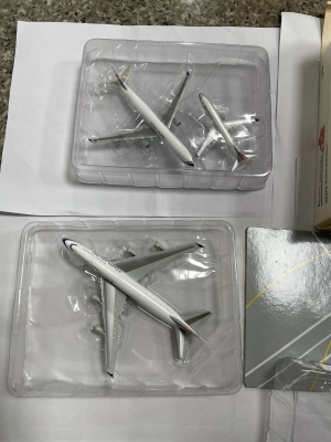 HERPA中华航空1/500飞机三架