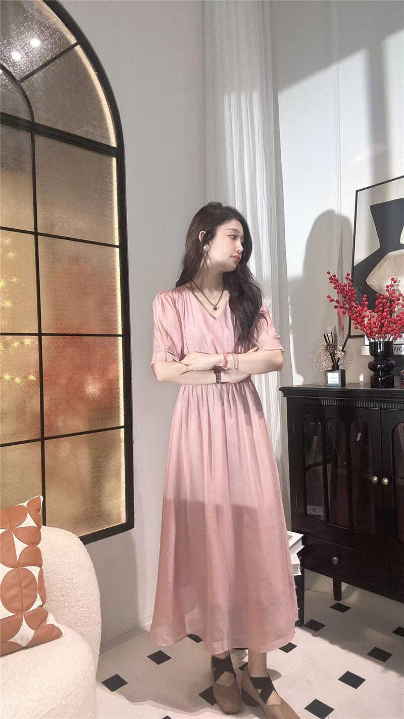 长裙气质V领绝美杏色弹力轻熟风