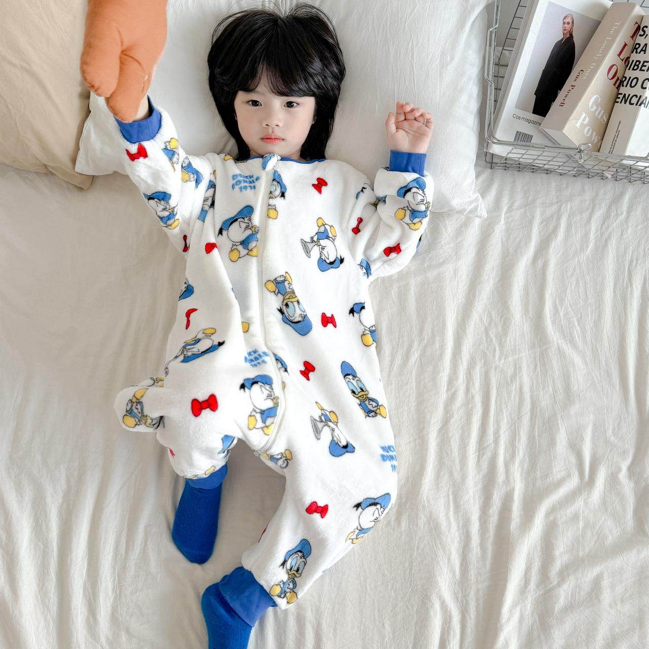 儿童连体睡衣冬季男童卡通法兰绒唐老鸭睡袋女宝珊瑚绒护肚防踢被