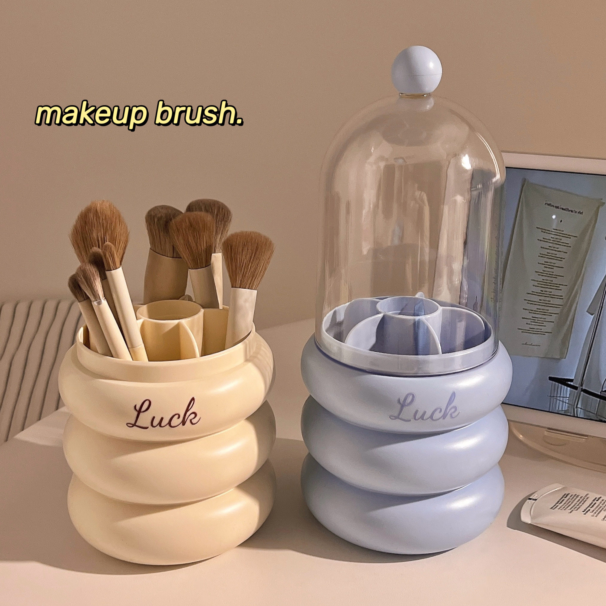 化妆刷收纳盒防尘桌面眉笔口红分格收纳筒带盖大容量刷子收纳桶