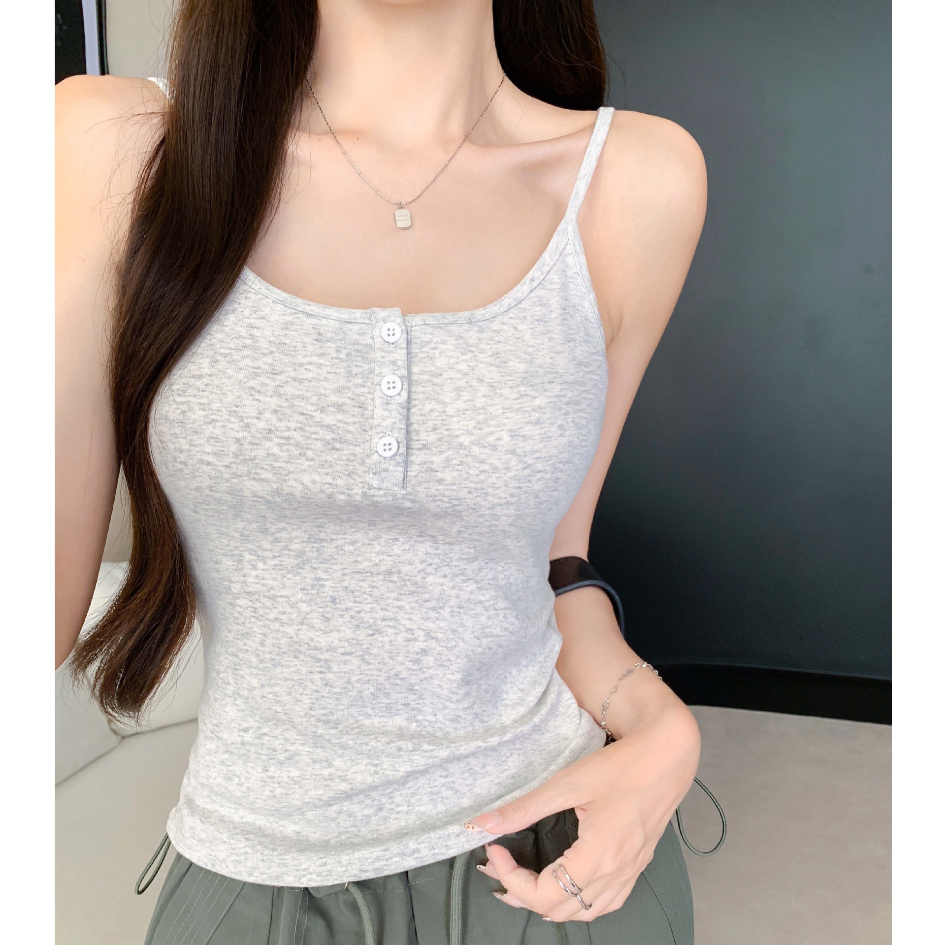 纽扣U领棉吊带背心女夏季新款纯欲修身显瘦露肩针织打底上衣夏季