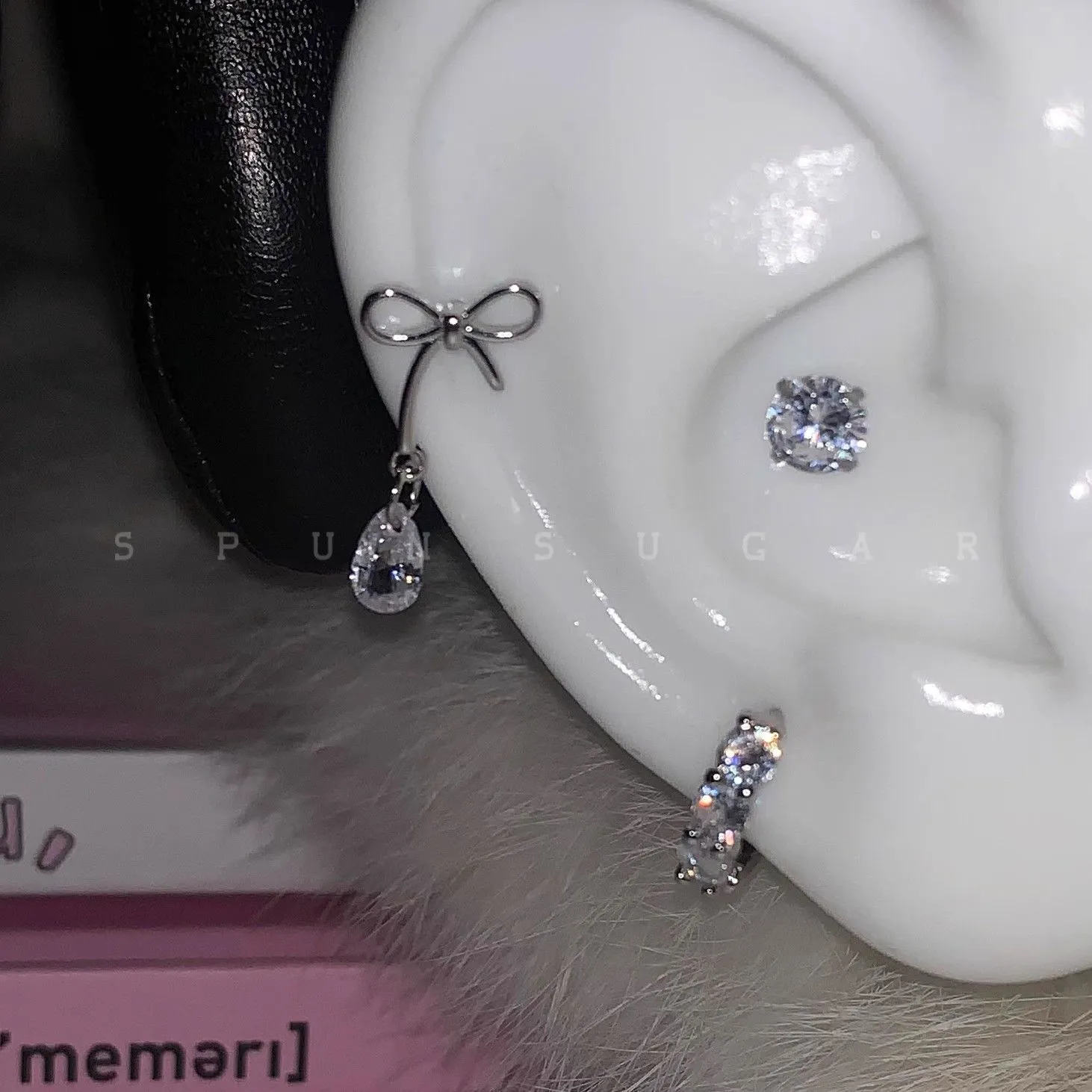 闪闪蝴蝶结水滴锆石耳骨钉钛钢独特设计精致感超闪满钻耳圈耳环女