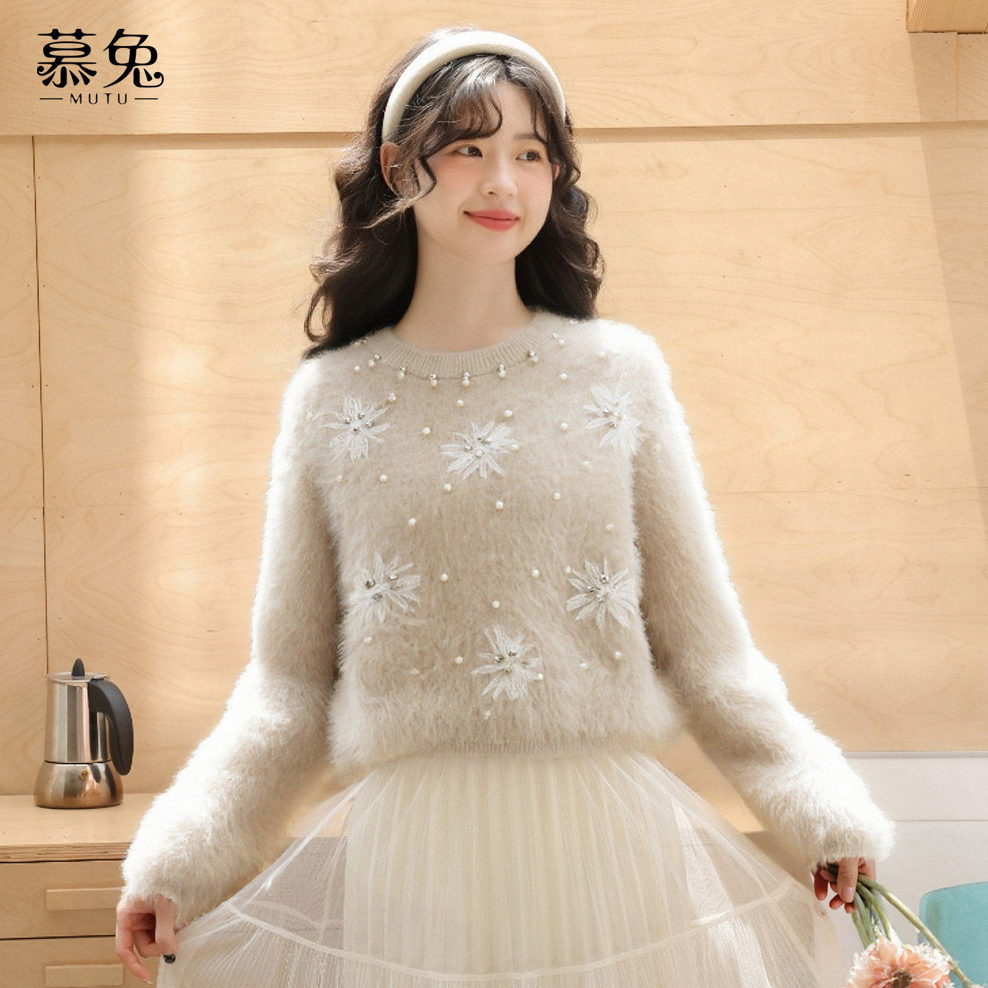 慕兔温柔风钉珠圆领水貂毛绒上衣女2025冬季新款慵懒宽松针织毛衣,女装/女士精品,毛衣,淘宝优惠券,粉丝福利购,淘宝优惠卷