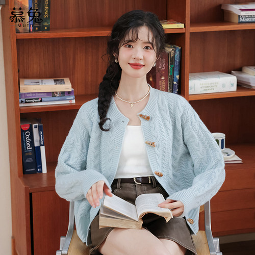 慕兔复古牛角扣针织开衫