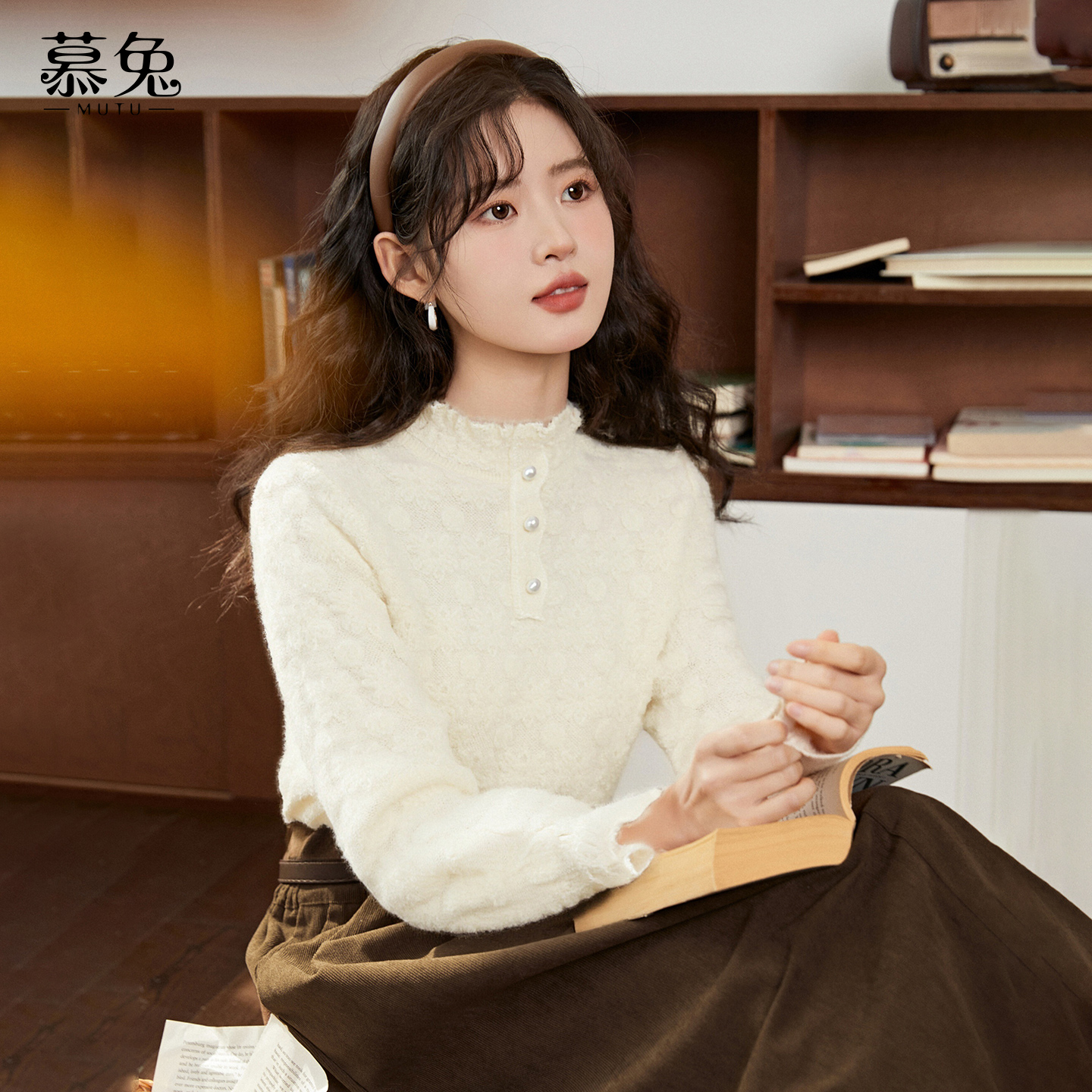 慕兔法式半高领长袖针织衫