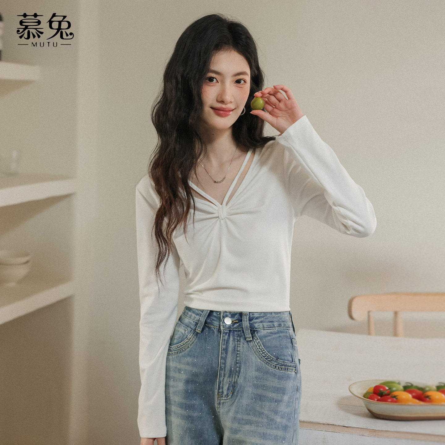 慕兔韩系白色v领长袖t恤女2026春季新款别致收腰正肩短上衣打底衫,女装/女士精品,T恤,淘宝优惠券,粉丝福利购,淘宝优惠卷