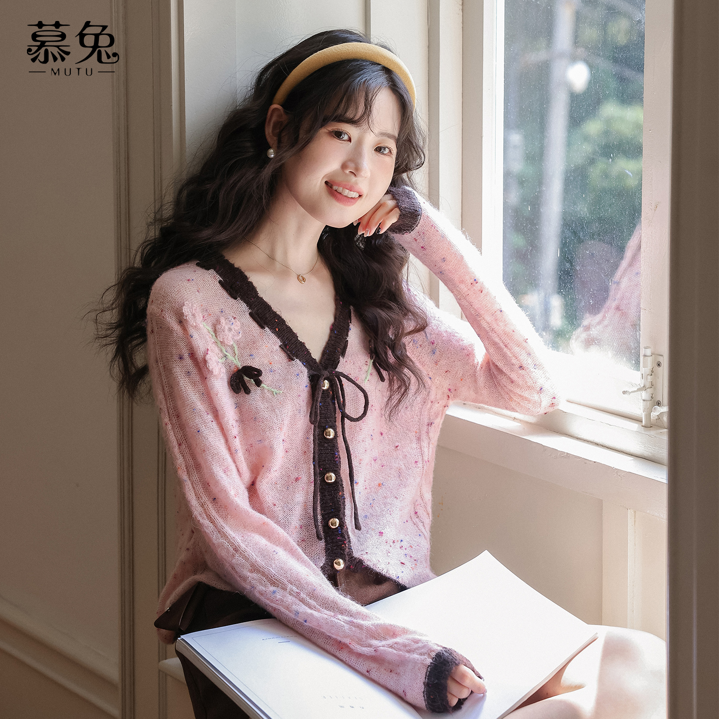 慕兔甜美v领撞色长袖毛衣开衫