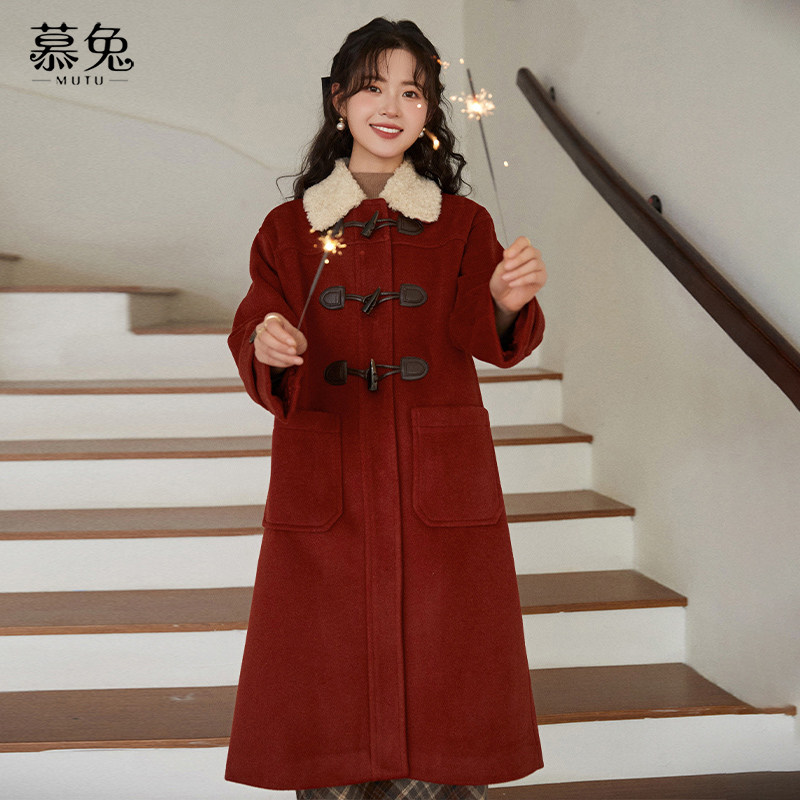 慕兔仿羊羔毛领呢子大衣女2025冬季新款韩系牛角扣中长款毛呢外套