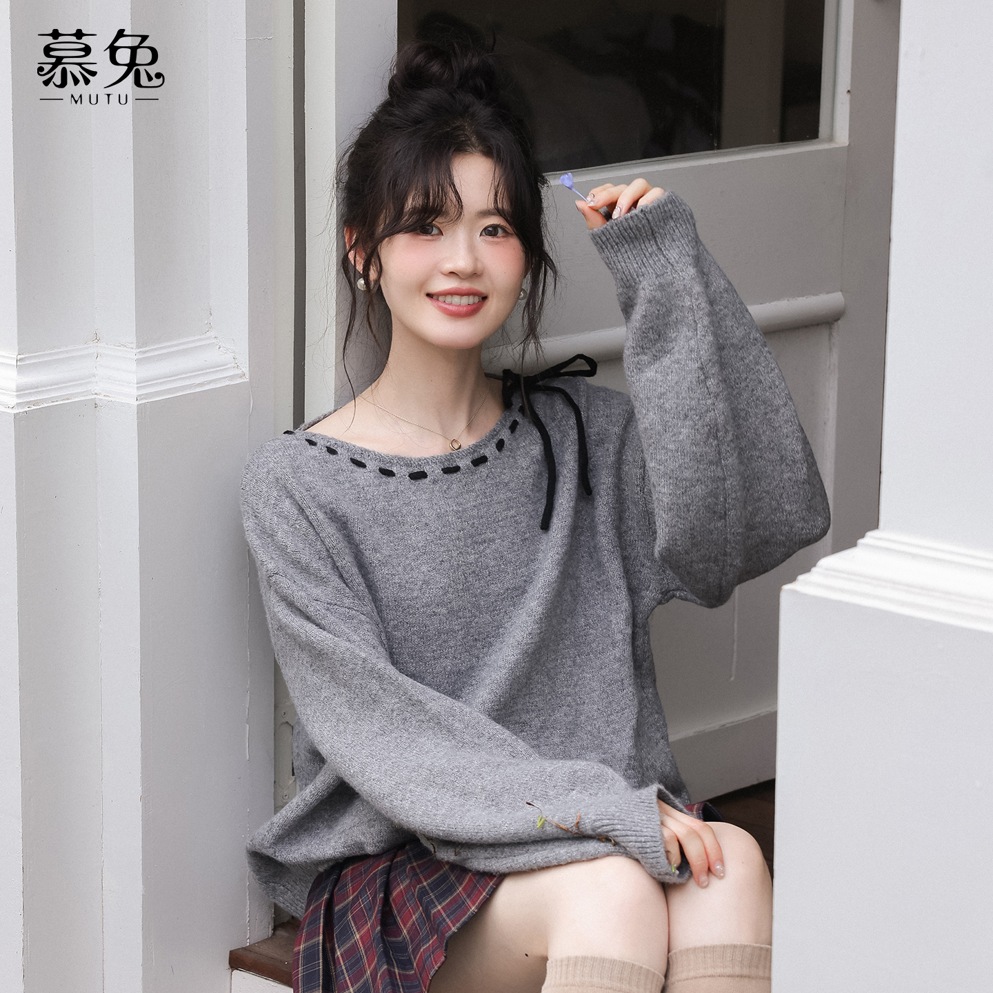 慕兔慵懒风蝴蝶结灰色毛衣