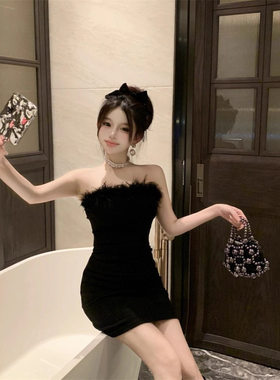 毛毛拼接黑色抹胸连衣裙女2026