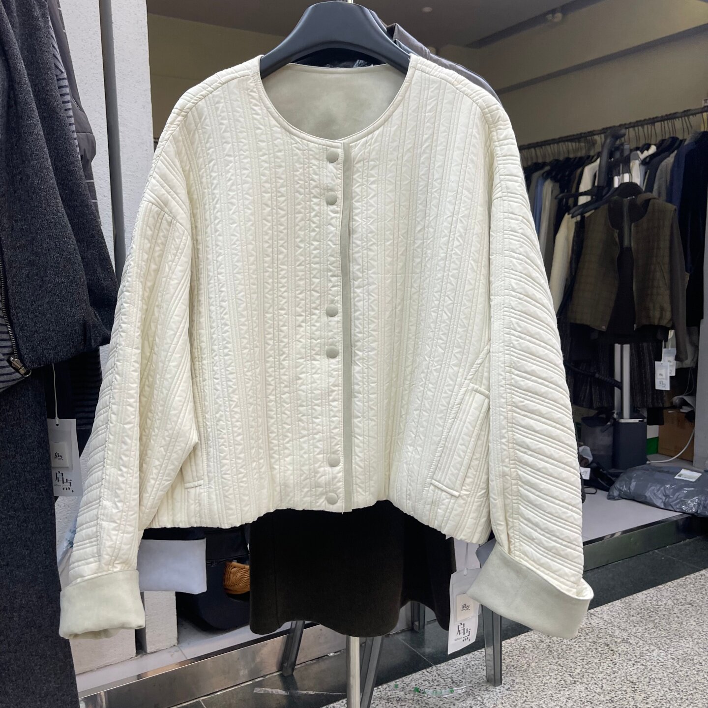 启点简约肌理感轻薄夹棉圆领单排扣棉服女韩系休闲宽松百搭短外套