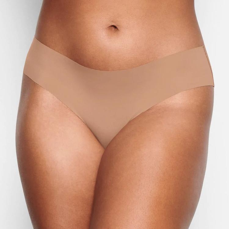 卡戴珊正品SKIMS性感蜜桃臀丁字裤裸肤隐形T裤一片式无痕高弹内裤