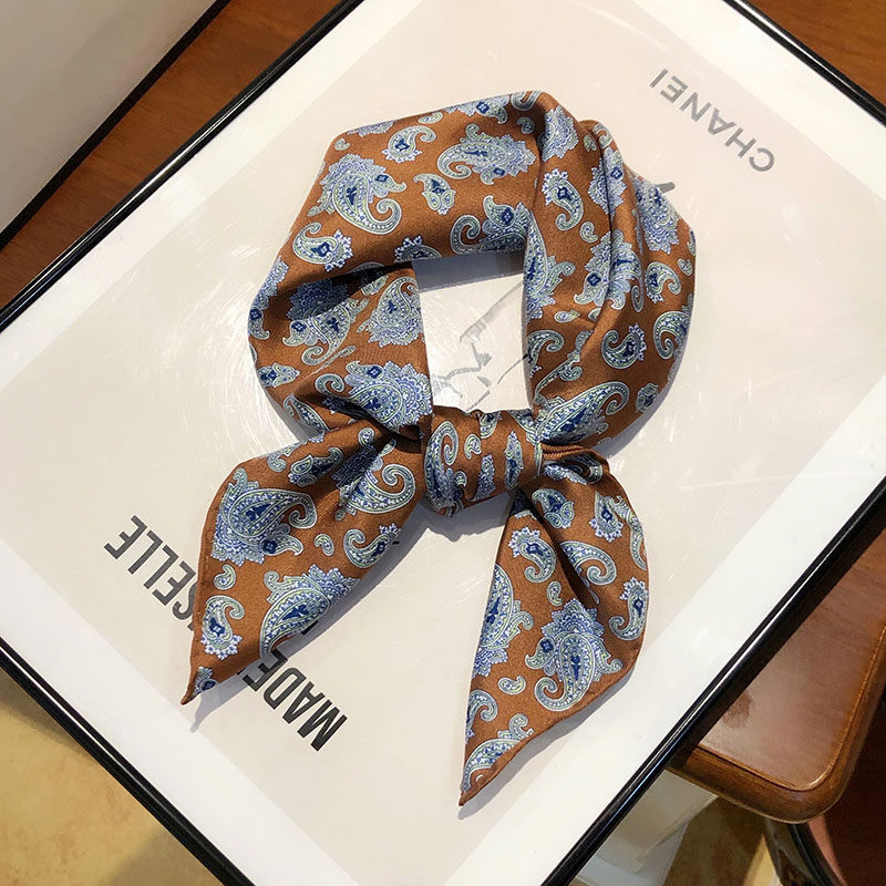 100%春秋薄款斜纹绸搭配西装丝巾