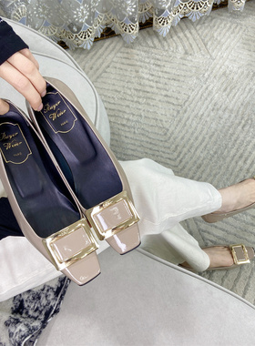 2026开春新大象灰浅口平底单鞋金属rv方扣牛漆皮方头粗跟平跟女鞋