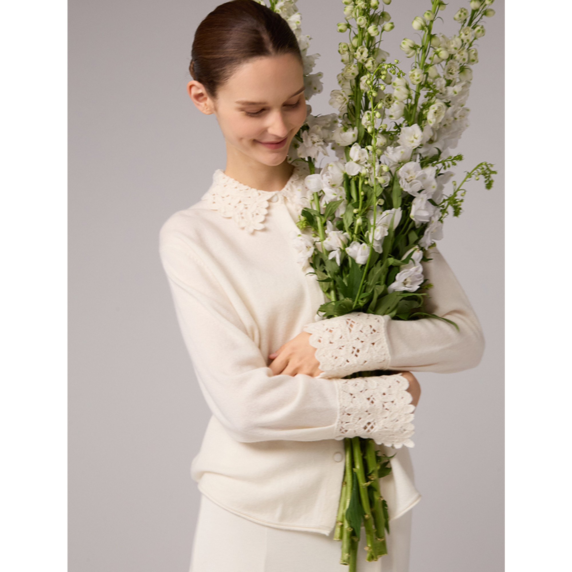 SO【绵羊毛+山羊绒】25秋冬羊绒领口钩花显瘦奶白色针织开衫