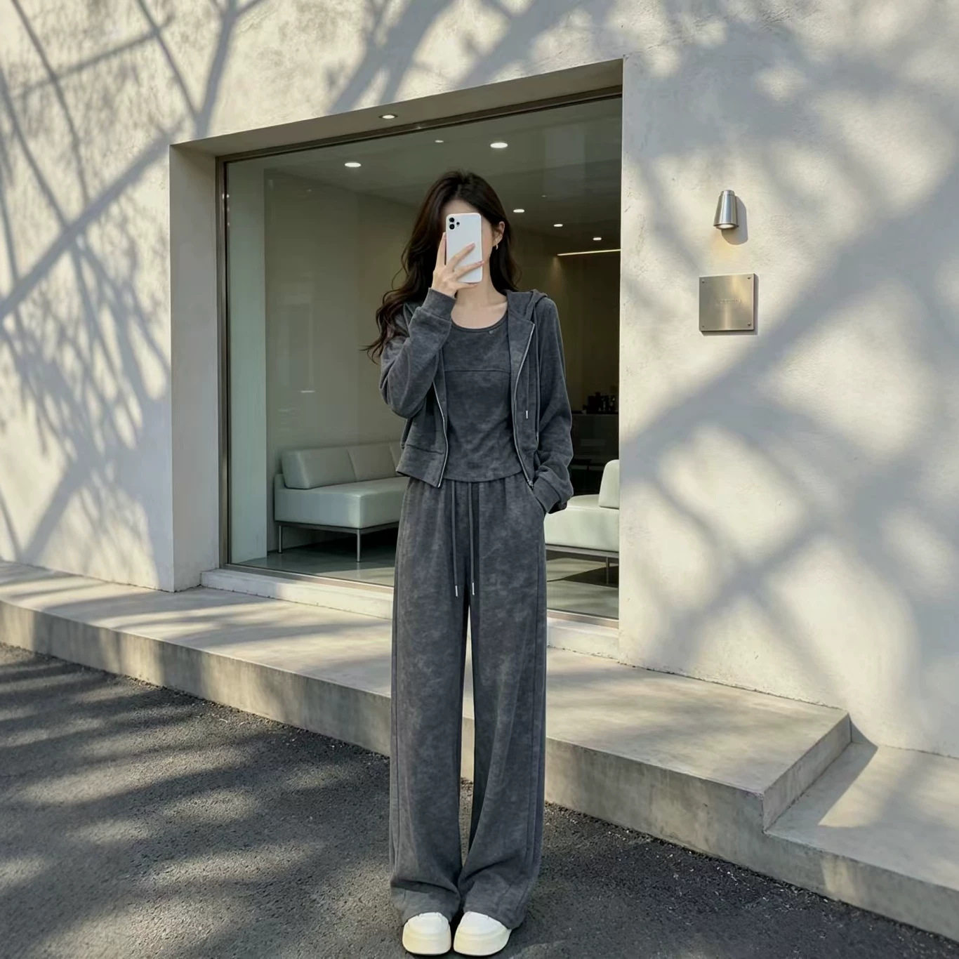 三件套套装深灰色高级感时尚运动休闲女2026早秋新款宽松显瘦套装