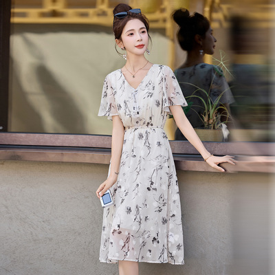 杭派风印花连衣裙女2026夏季新款收腰荷叶袖中长款V领裙子WA9501