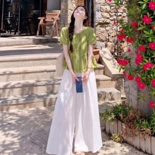 芥末绿棉麻短袖上衣女夏法式小资娃娃衫多巴胺明媚漂亮泡泡袖套装