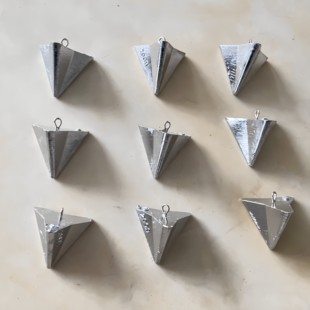 三角形铅坠水滴铅铊海钓定位铅坠串钩带环铅坠垂钓配件沙滩坠锥形