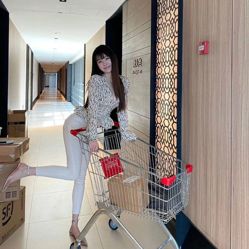 收腰荷叶摆低胸波点网红同款