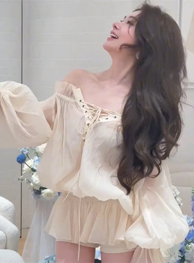 网红女神花三三同款复古灯笼袖透视时髦设计感荷叶边系带露肩上衣
