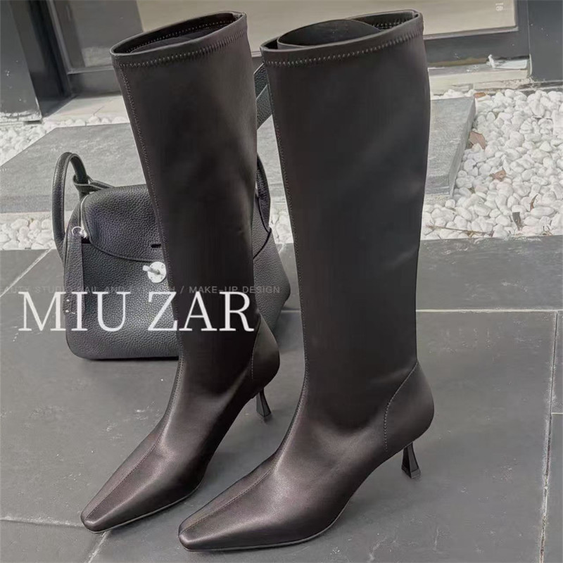 妙莎MIUZAR女鞋2026秋季新款真丝布高靴方头细跟时装靴套筒净版