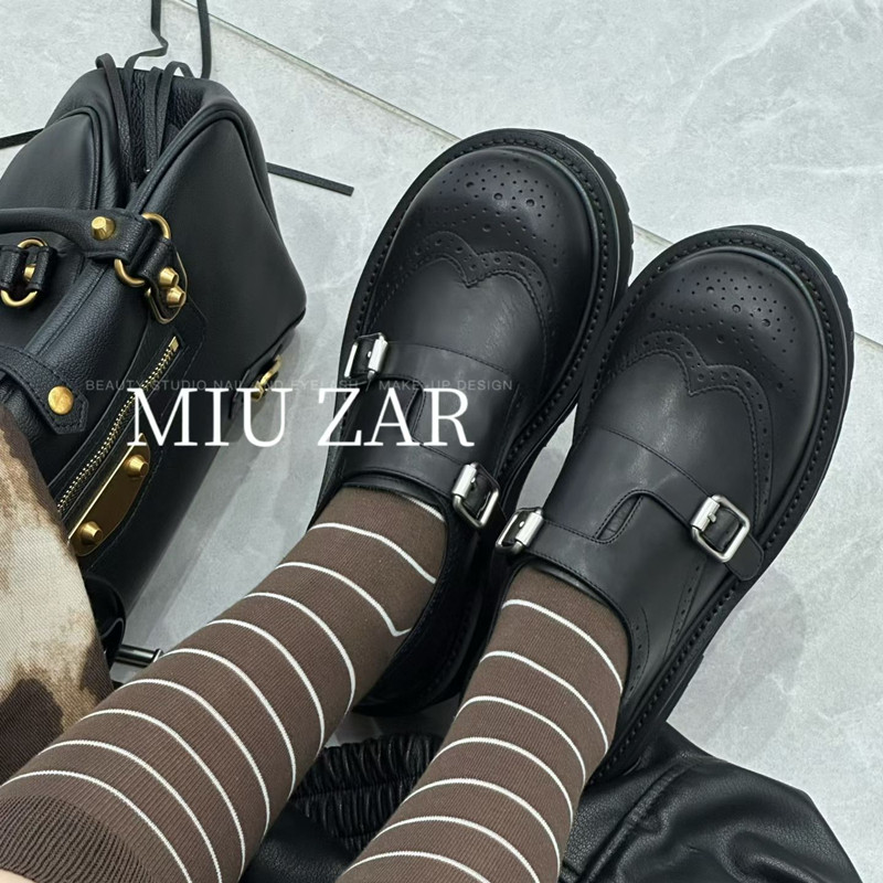 妙莎MIUZAR女鞋2026秋季新款搭扣乐福鞋布洛克雕花英伦风小皮鞋