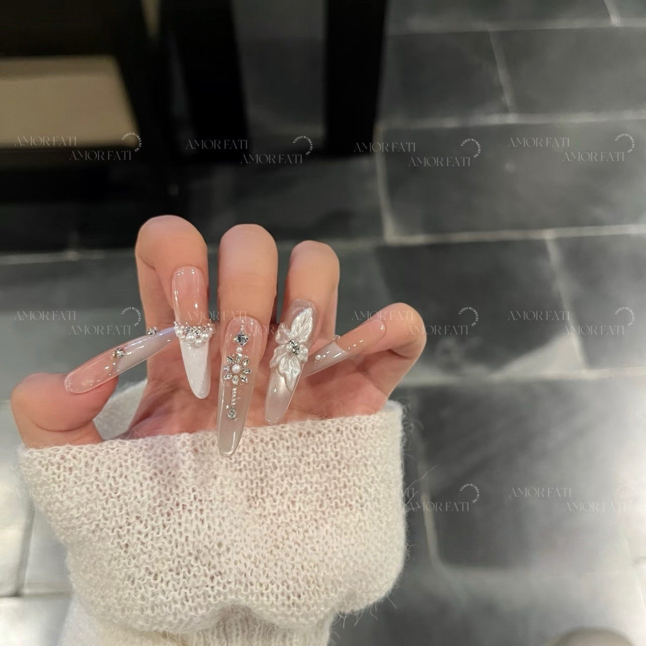 【奶油椰乳】手工穿戴甲纯欲风白色法式水光猫眼温柔雕花锆石碎钻