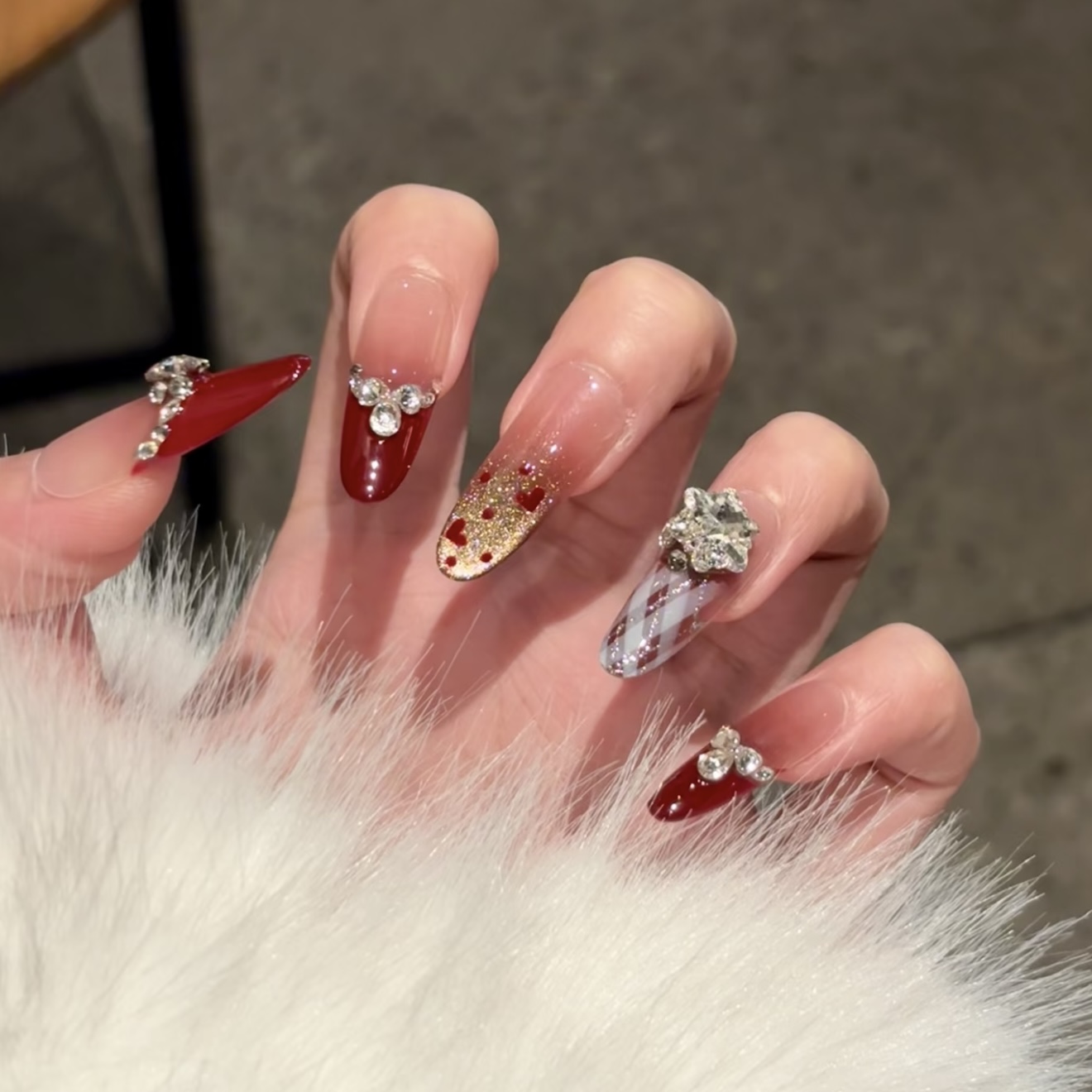 【丝绒红巧】圣诞新年手工穿戴甲红色法式格纹氛围感香槟猫眼美甲