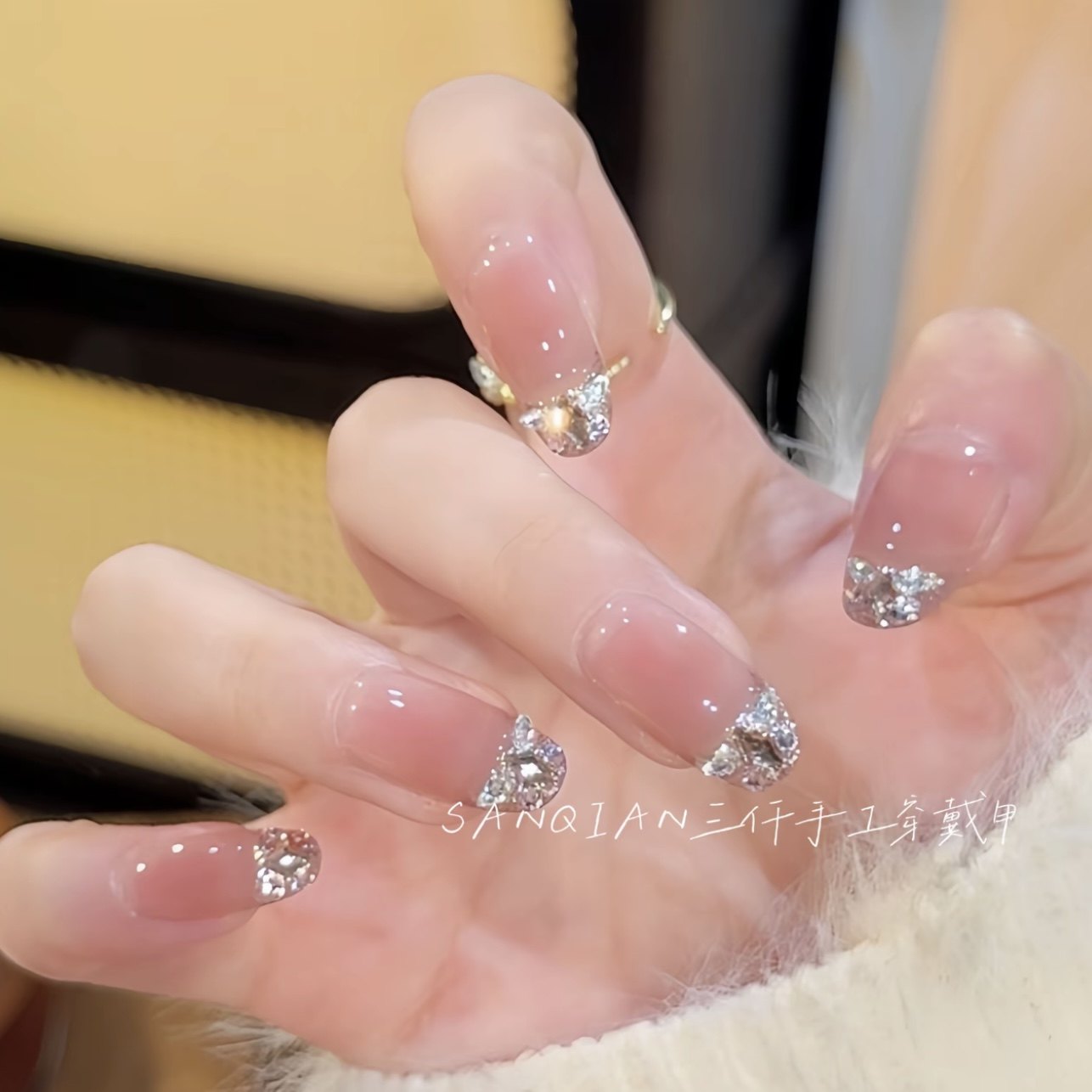 纯手工穿戴甲秋冬新款裸色气质指尖爆闪钻轻奢冰透温柔显白美甲贴,彩妆/香水/美妆工具,穿戴甲/甲片,淘宝优惠券,粉丝福利购,淘宝优惠卷