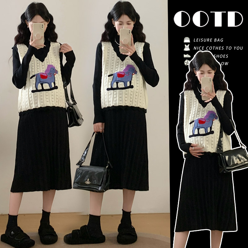 孕妇秋装连衣裙2025秋冬新款韩版时尚刺绣木马马甲+打底裙两件套