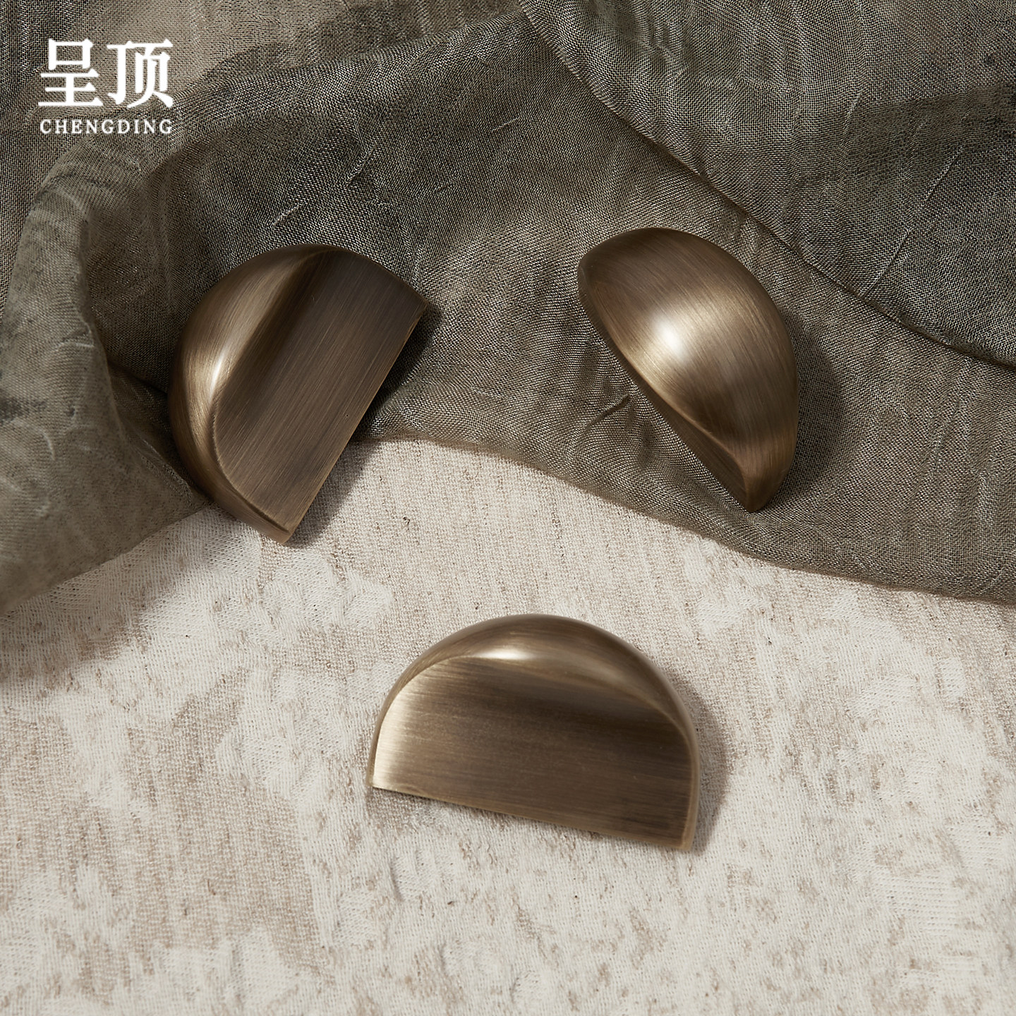 呈顶复古铜色拉手黄铜衣柜门抽屉厨房橱柜半圆现代简约中古风把手
