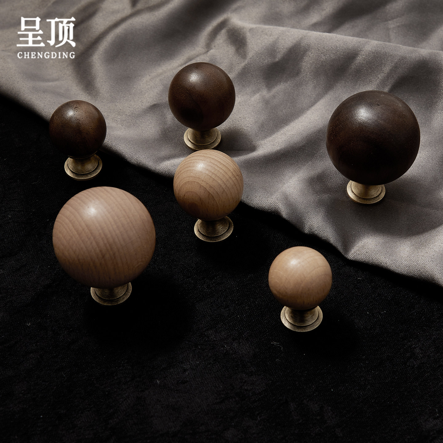 呈顶原木风黄铜圆形柜门抽屉拉手图片