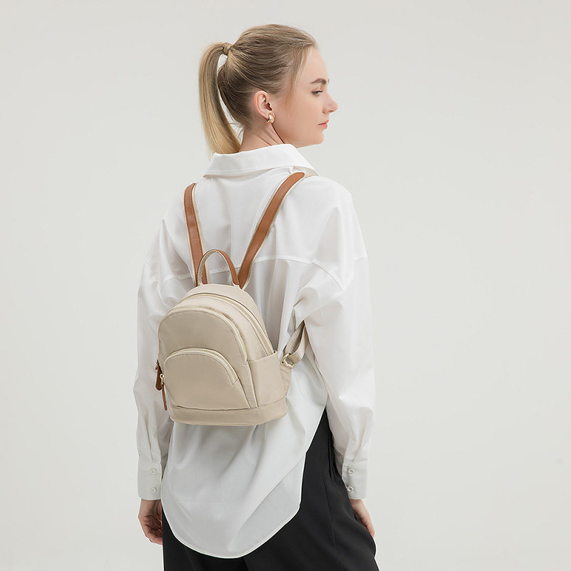 双肩包女小号背包百搭轻便休闲2025新款通勤软皮简约时尚质感防盗