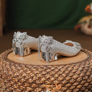 法式仙女风低跟新娘婚鞋银色配礼服小众设计感浅口粗跟单鞋水晶鞋