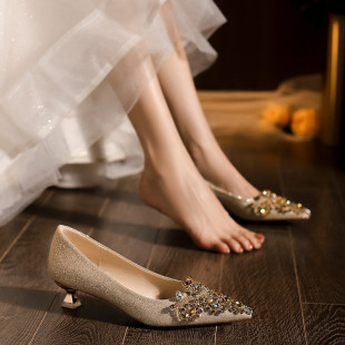 法式主纱婚鞋低跟女尖头水钻高级感配礼服高跟鞋酒杯跟不累脚