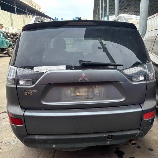 三菱欧蓝德拆车件ABC柱饰板中控显示屏内饰板扶手箱杂物箱尾灯总