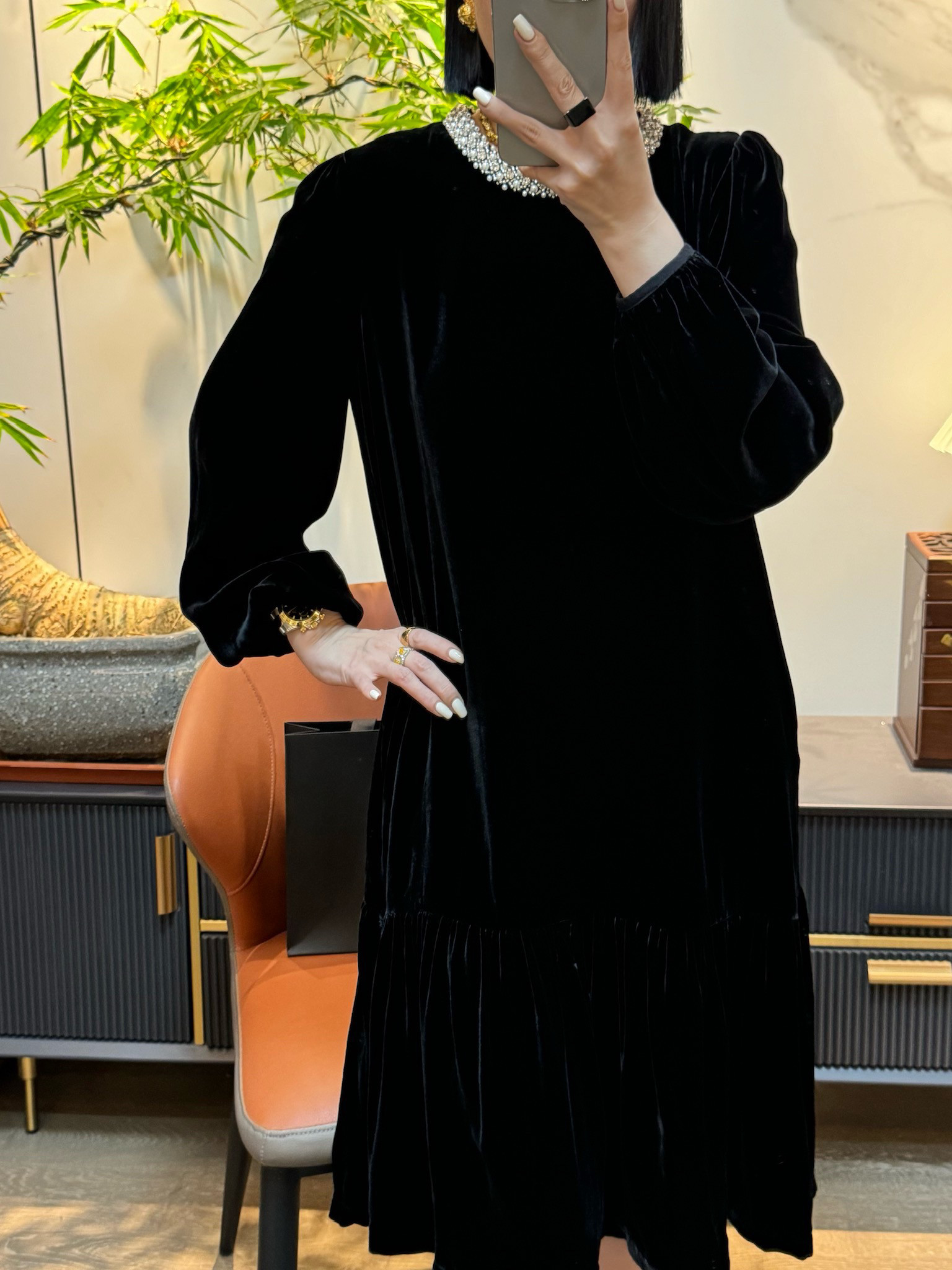 2024秋季新款女装领口钉珠真丝丝绒连衣裙包容性强宽松长袖显瘦欧