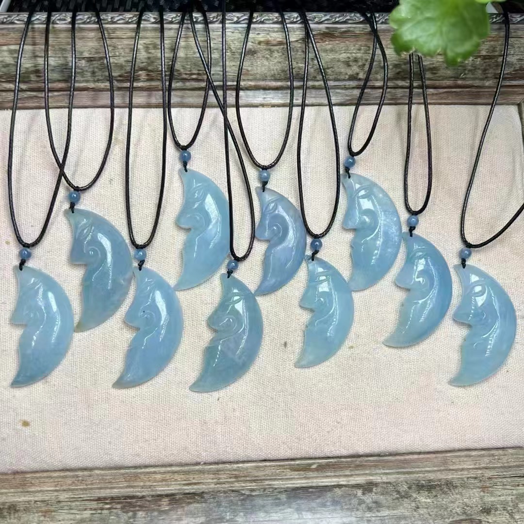 好记水晶海蓝宝月亮神吊坠项链锁骨链搭配手工皮绳随机发送朋友