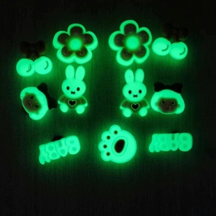 适配crocs洞洞鞋洞洞鞋配饰夜光鞋扣卡通熊diy配件装饰鞋花可拆卸