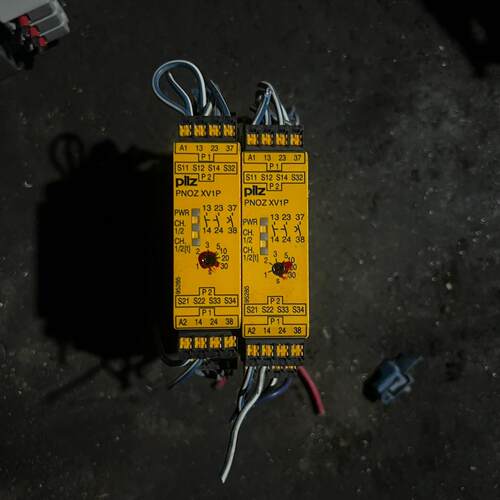 议价PNOZ XV1P 皮尔兹安全继电器 实物拍摄 功能包好维修