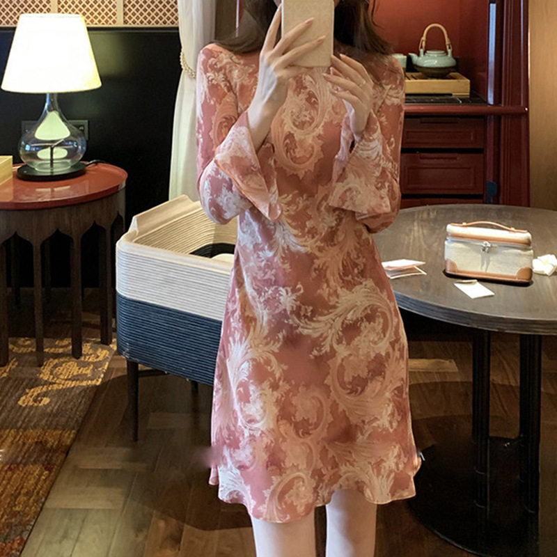 春日茛苕印花斜裁小鱼尾连衣裙